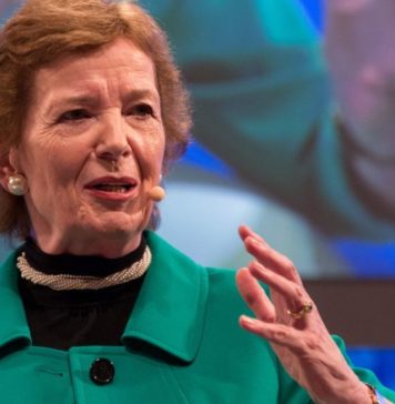 Ex Presidenta de Irlanda califica de “insólita” la privatización del agua en Chile: “Es algo difícil de comprender”