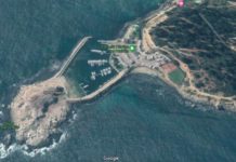 La demanda contra la Cofradía Náutica de Algarrobo por destruir un Santuario de la Naturaleza Vista aérea del piedraplén que cobija los yates de la Cofradía