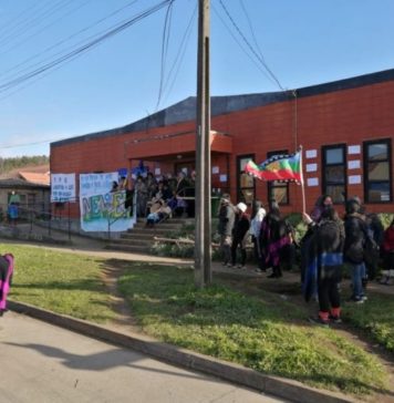 Videos | Así policía militarizada desalojó municipalidad de Tirúa