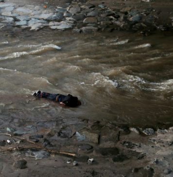 Viernes negro: Joven fue empujado por Carabineros al río Mapocho
