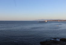 Cinco Sindicatos de Pescadores Artesanales están bloqueando el ingreso o salida de buque-tanques petroleros en la bahía de Quintero