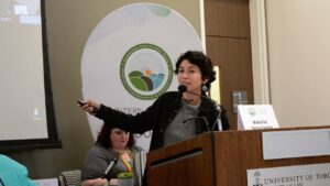 Sepúlveda exponiendo en Canadá