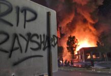 Policía de Atlanta mata a afromericano: jefa de la policía renuncia y manifestantes queman local del crimen