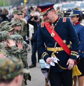 Piñera faculta al Ministro de Defensa a autorizar «Instrucción Premilitar” en organismos educacionales