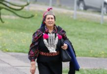 Impiden salida urgente de lonco Juana Calfunao a Argentina para acompañar a su hija hospitalizada