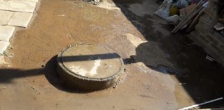 Video | Denuncian a Esval por problema sanitario: poblaciones llevan años con malos olores y aguas servidas en Villa Alemana