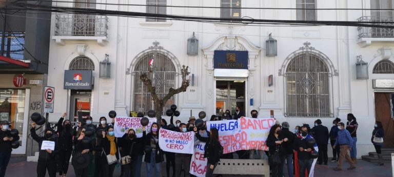 Sindicato BancoEstado Microempresas suma cuarto día de huelga