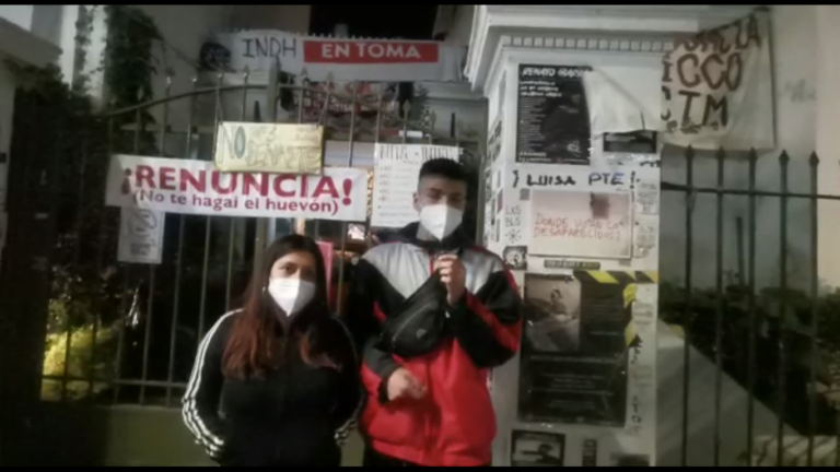 Amenaza fascista en INDH: desde camioneta sin patente lanzan bencina para incendiar toma