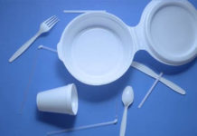 Cubiertos, bombillas, plumavit y botellas retornables: Cómo se regularán los primeros artículos en la nueva ley de plásticos de un solo uso