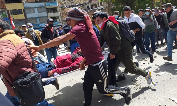 Perú: Represión cobra dos fallecidos y crece llamado a la insurgencia popular