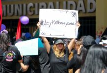 Colegio de profesores impulsan ley de protección a docentes a un mes del suicidio de Katherine Yoma